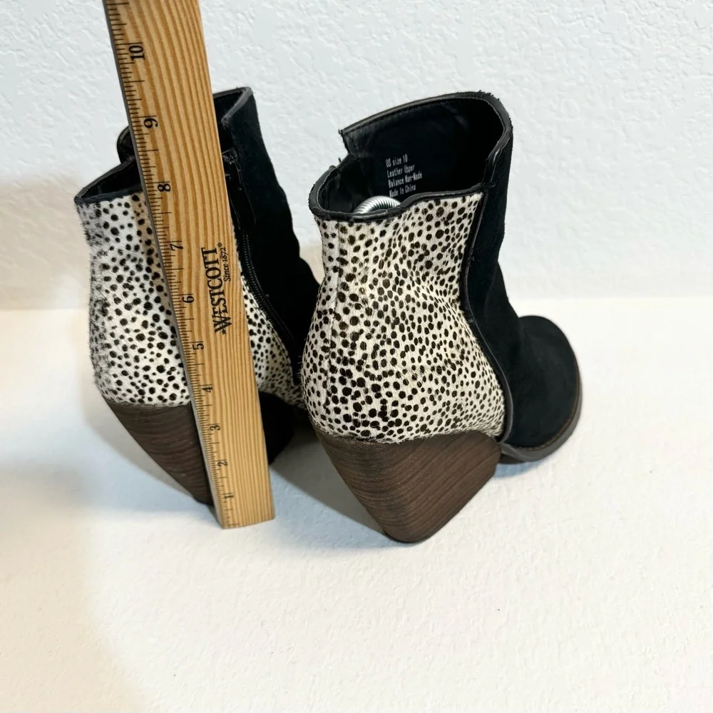 Very Volatile Suede Leather Black and animal print wedge Bootie woman's 10 - Picture 4 of 9